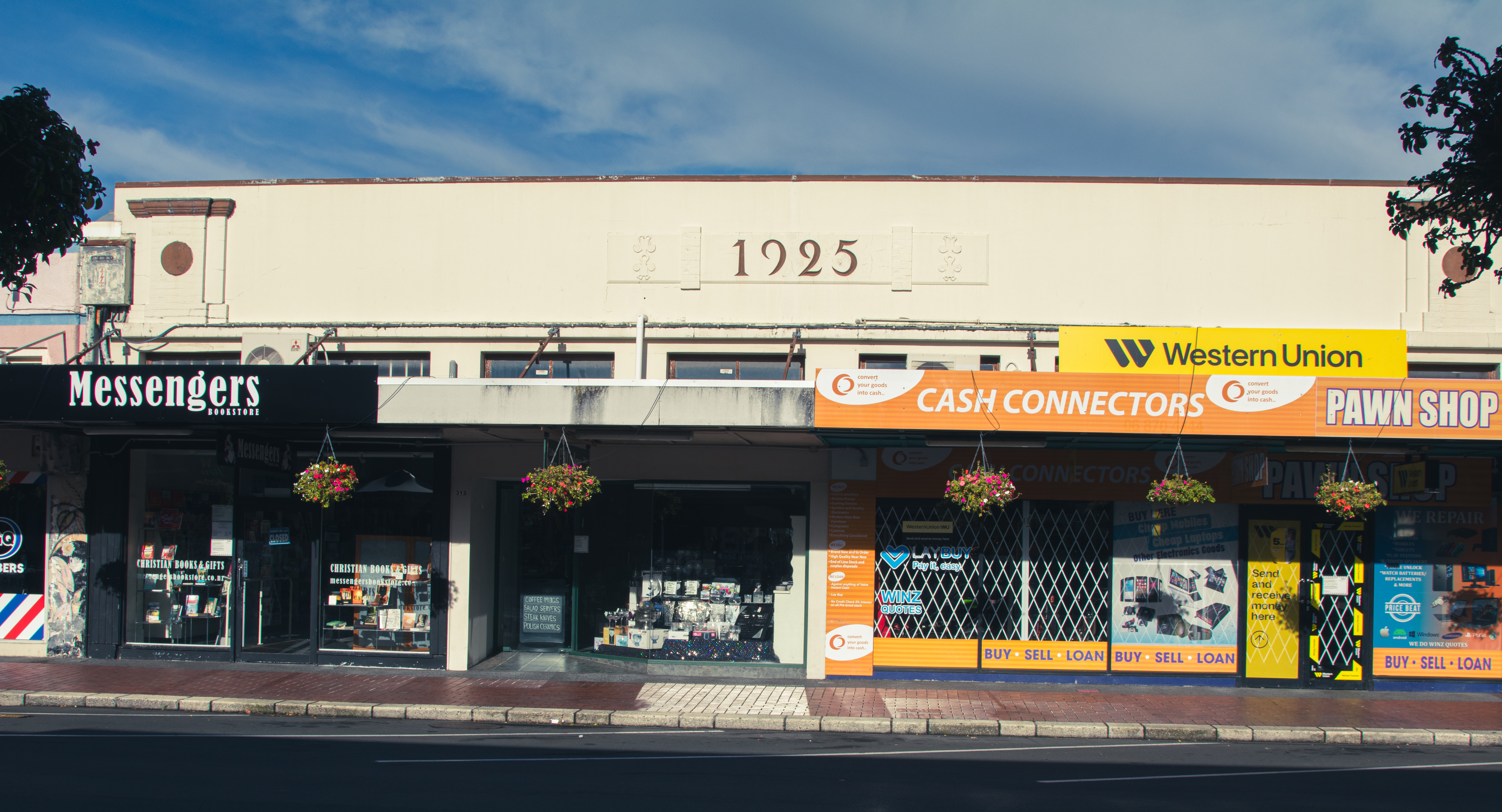1925 · Hennah's Buildings · 300 block HSW