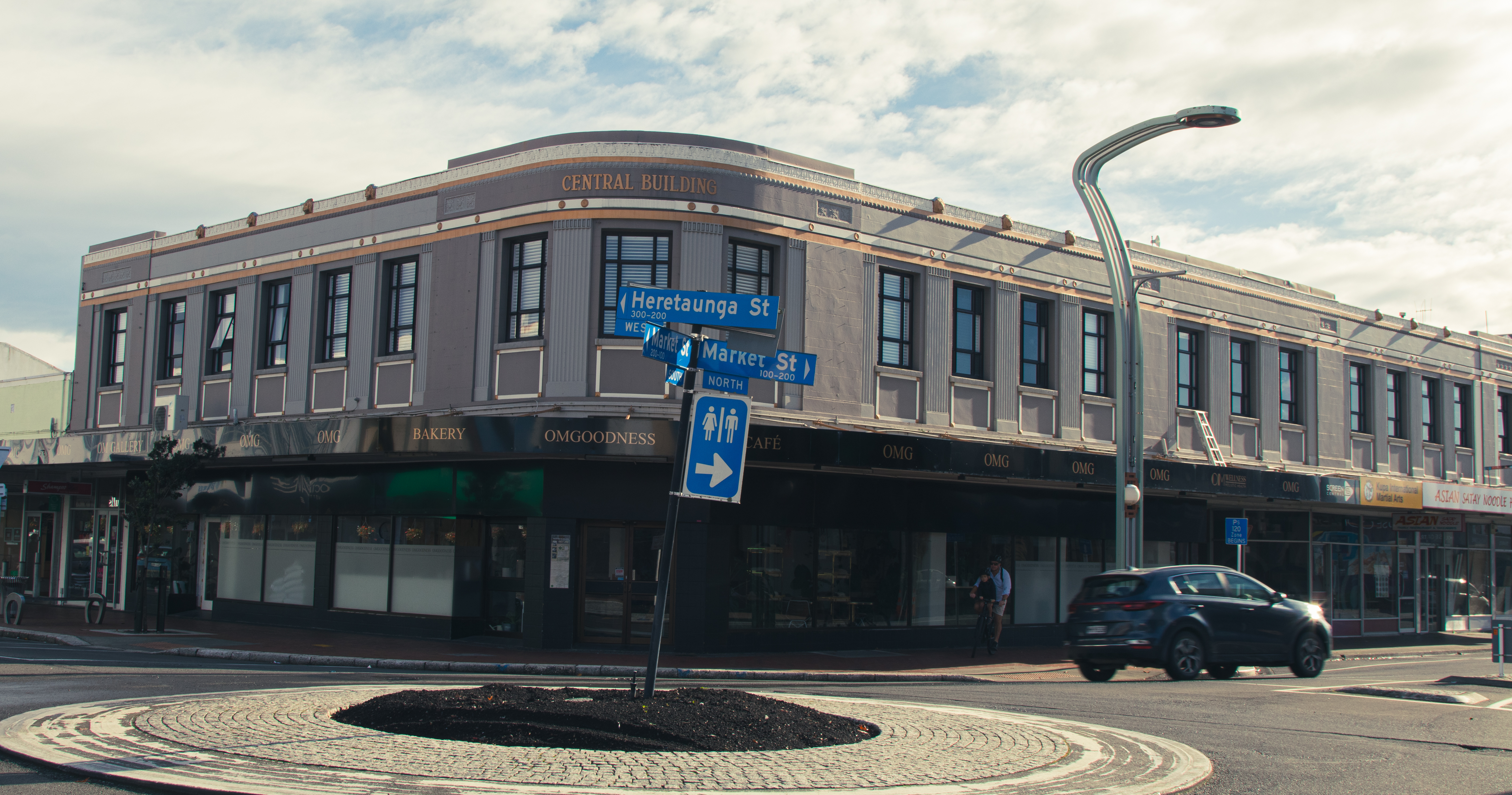 CENTRAL BUILDING · Market Street corner