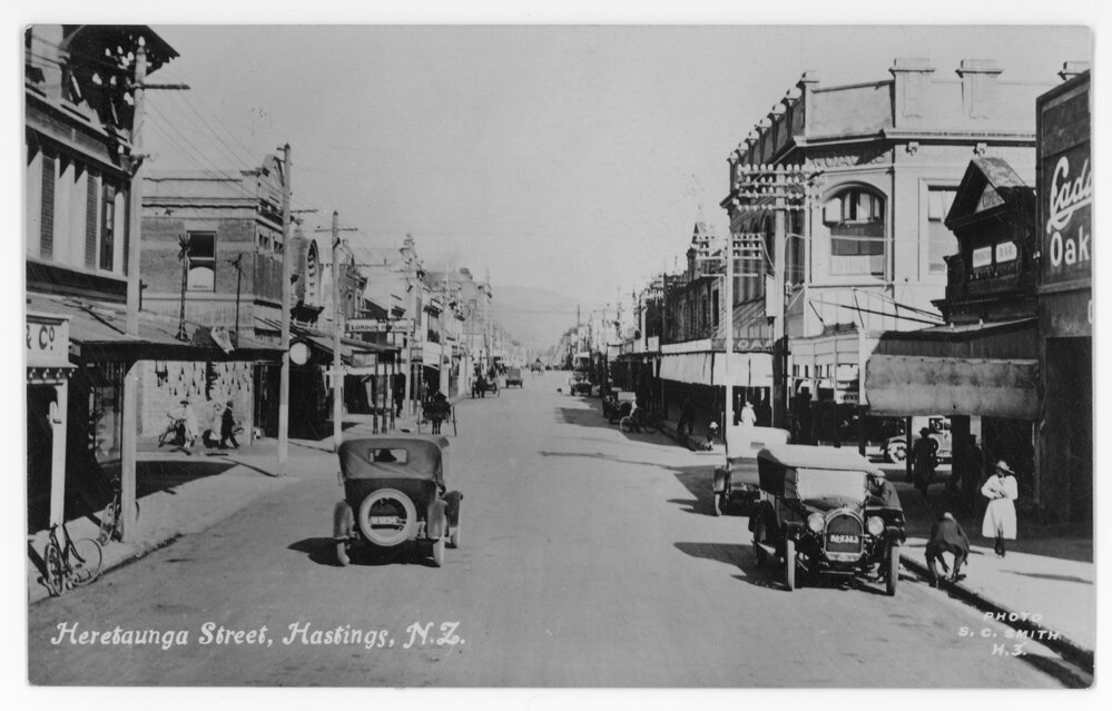Heretaunga Street, Hastings — Tanner Brothers postcard 1910s, looking east